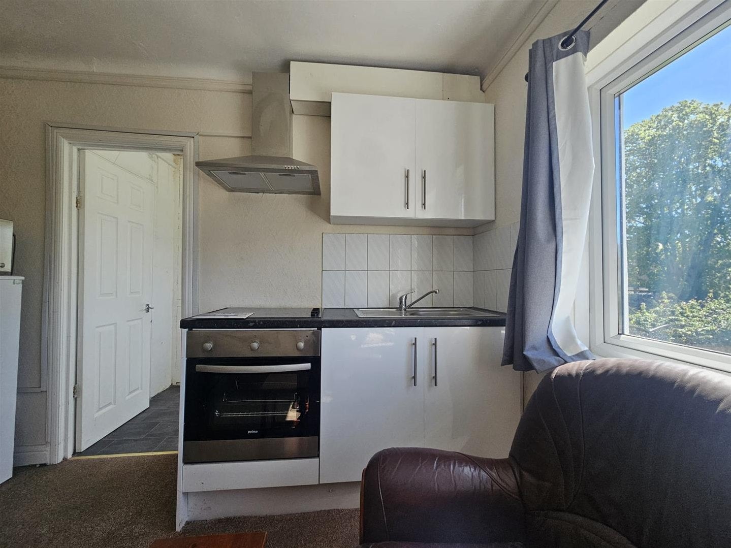 Flat Rugby Close in Greater London