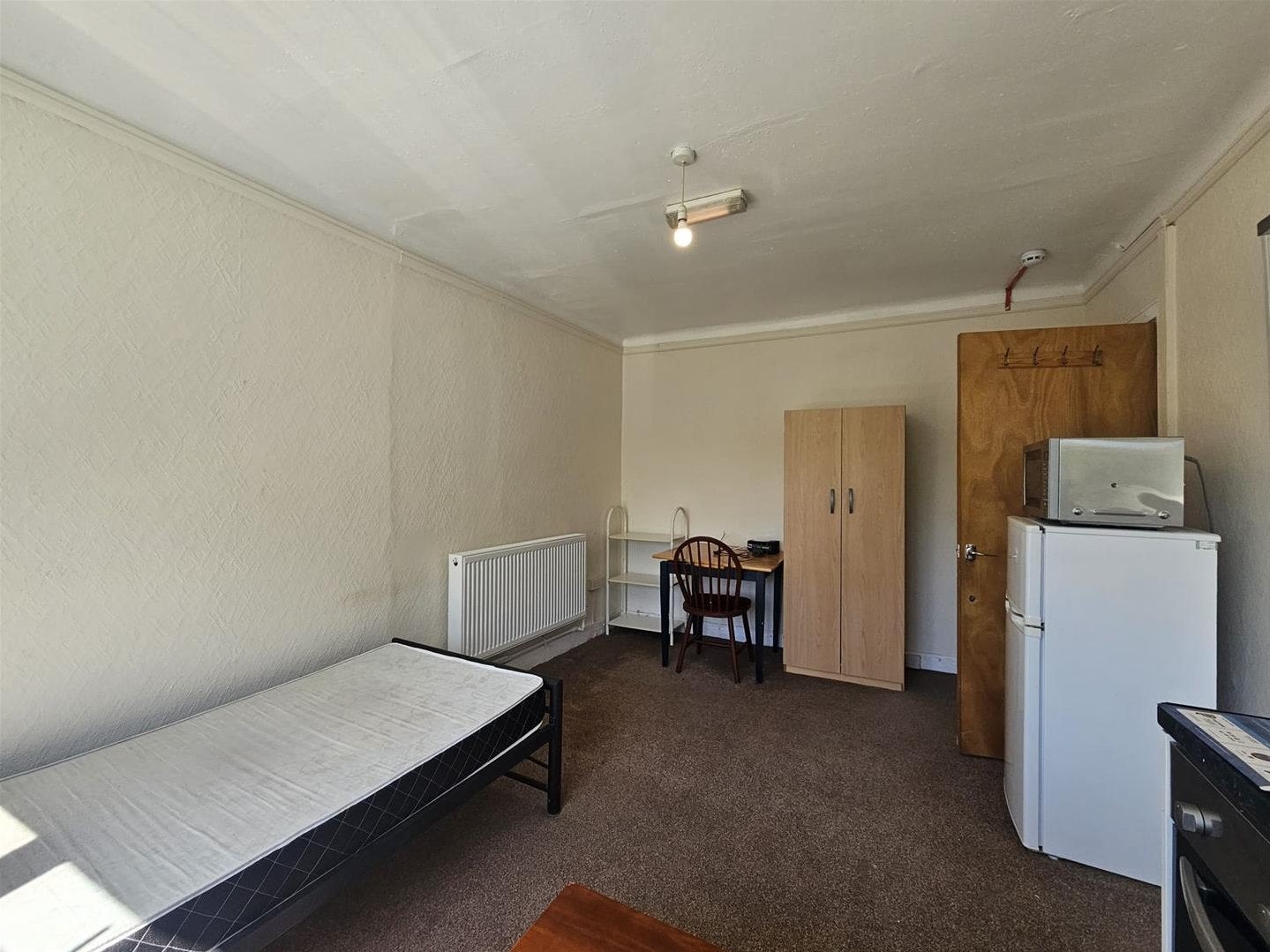 Flat Rugby Close in Greater London