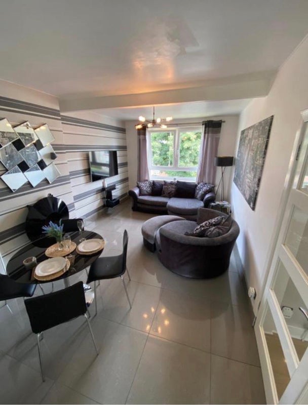 Flat Stenhouse Avenue in City of Edinburgh