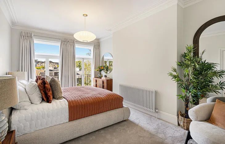 Flat Gloucester Road in Greater London