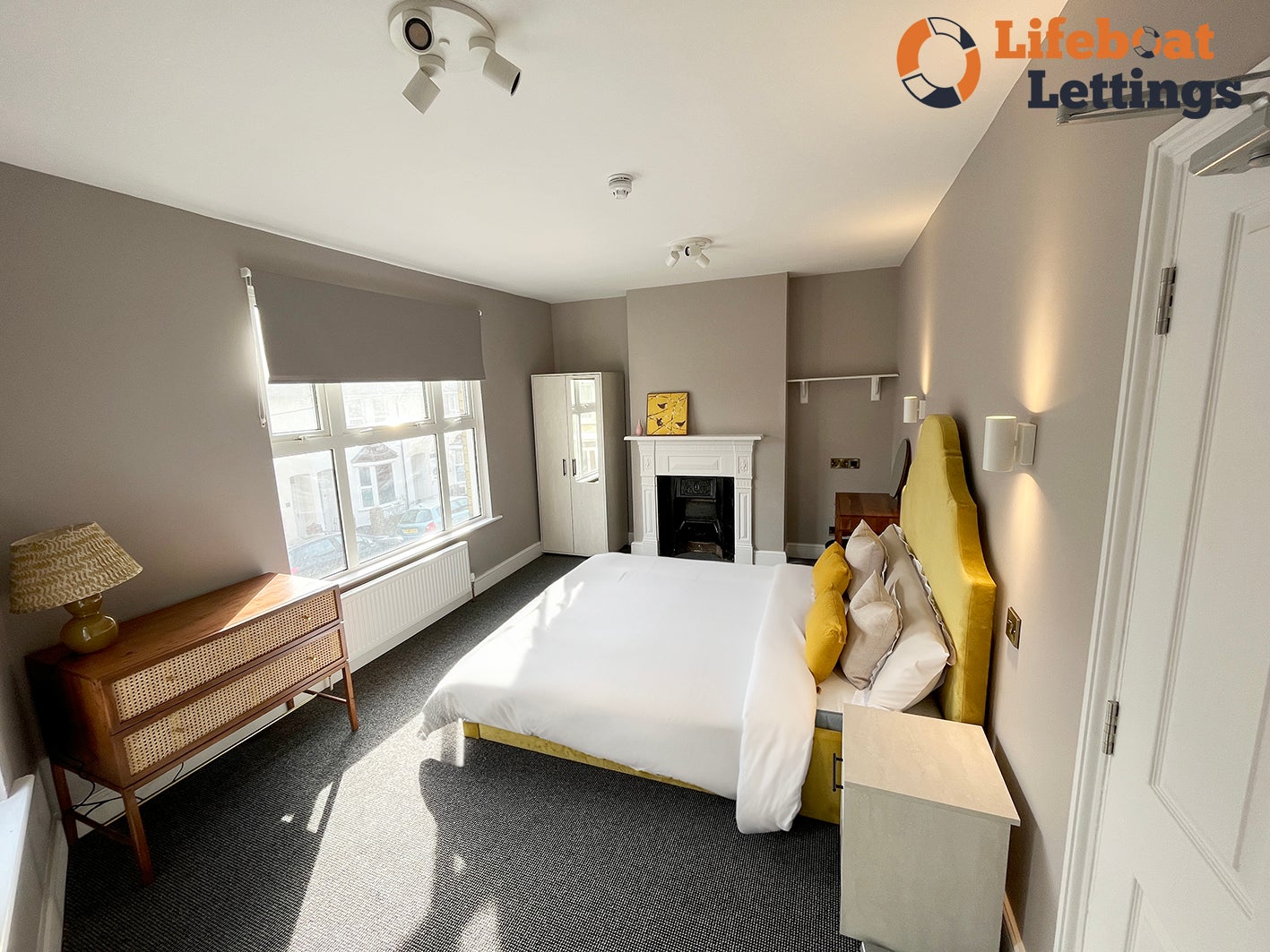 Room Sussex Avenue in Ashford