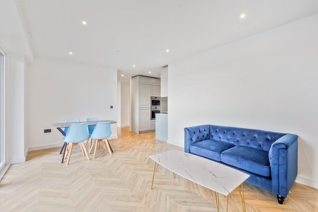 Flat Ashdown Road in Greater London