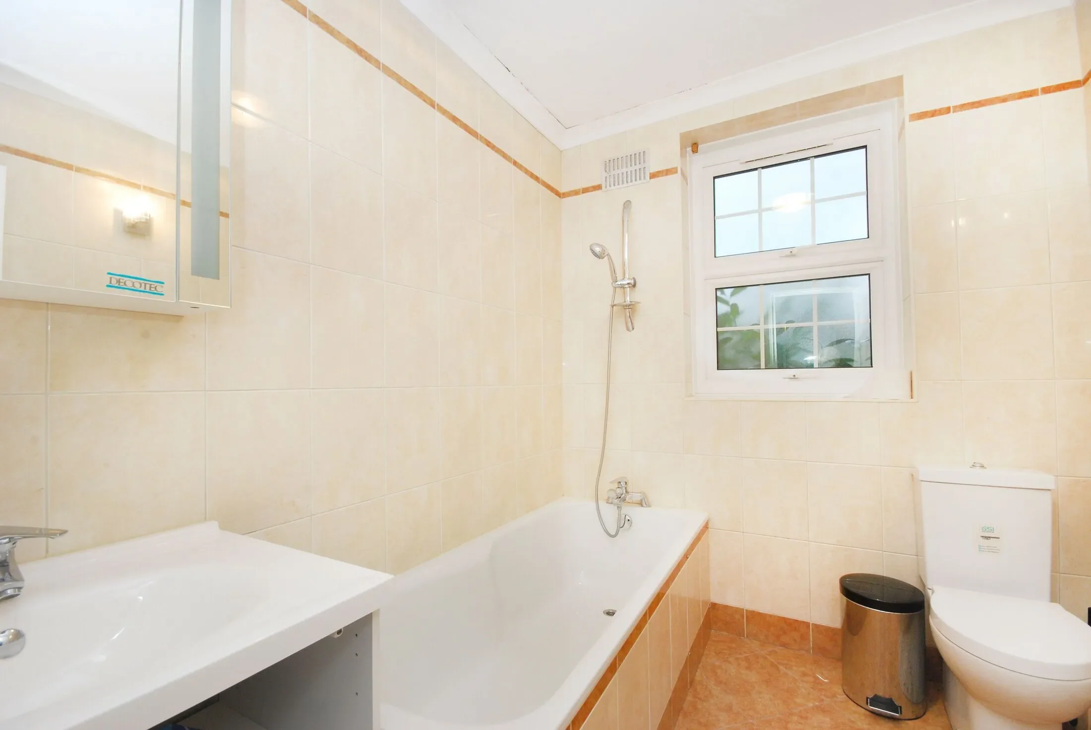 Flat Aylmer Road in Greater London