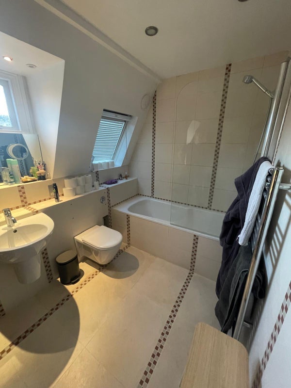 Room Saint Maur Road in Greater London