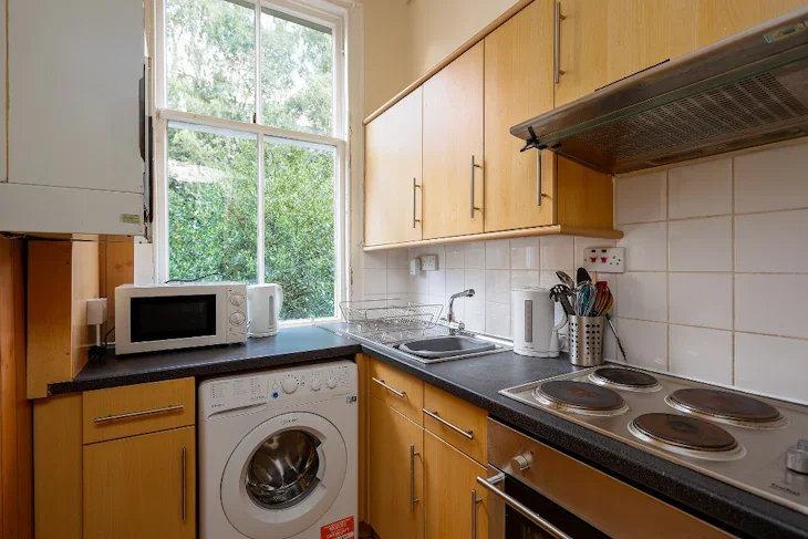 Flat Falcon Avenue in City of Edinburgh