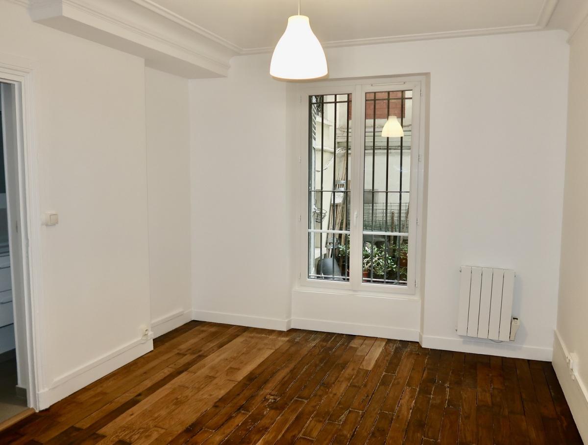 Flat Rue André del Sarte in Paris