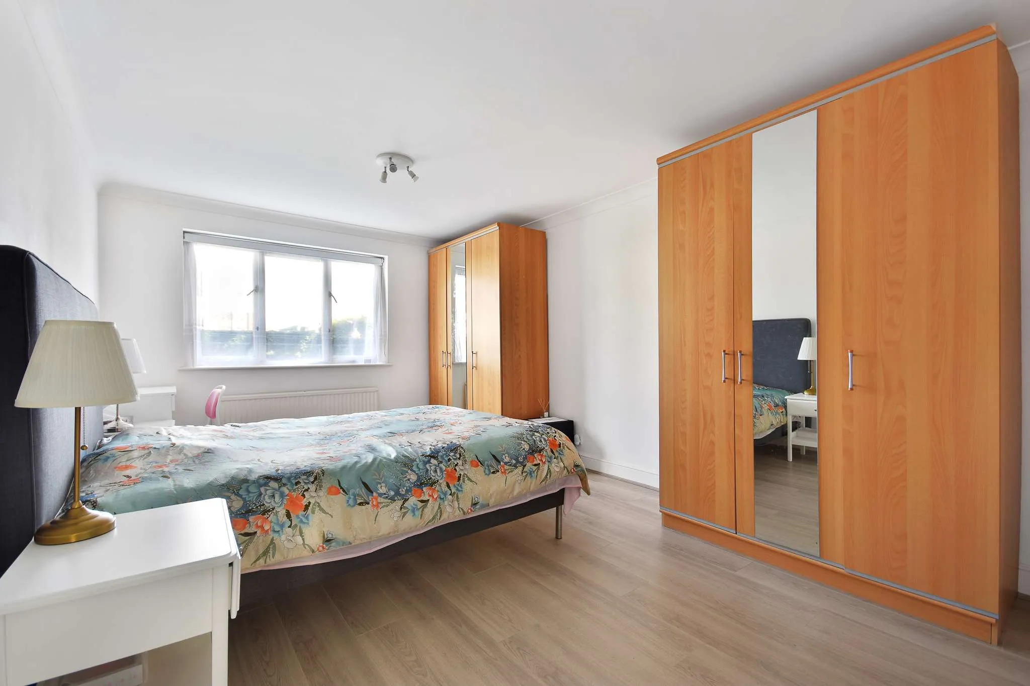 Flat Murray Road in Greater London