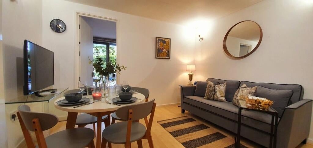 Flat West Parkside in Greater London