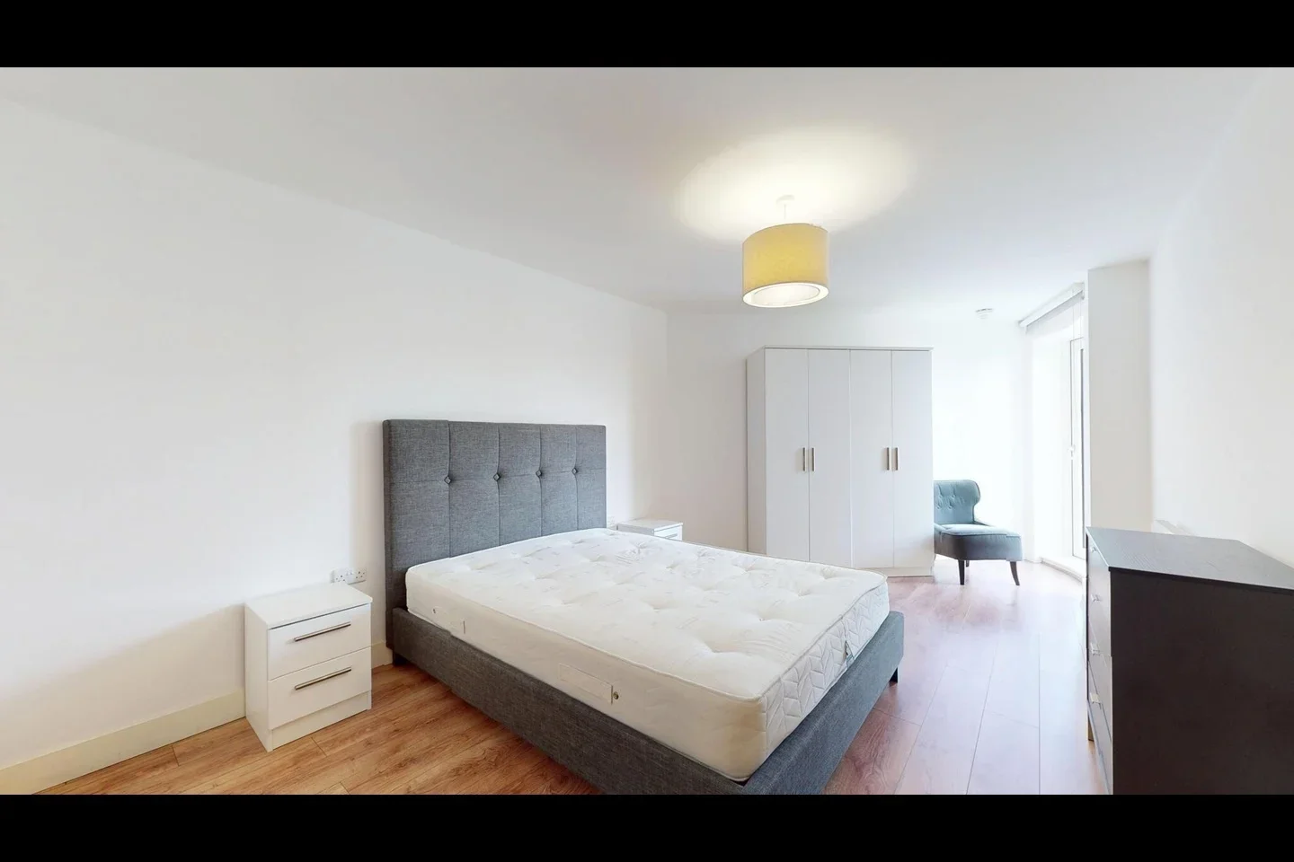 Flat Greenhill Way in Greater London