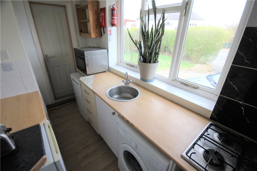 Flat Larchwood Drive in Borough of Runnymede