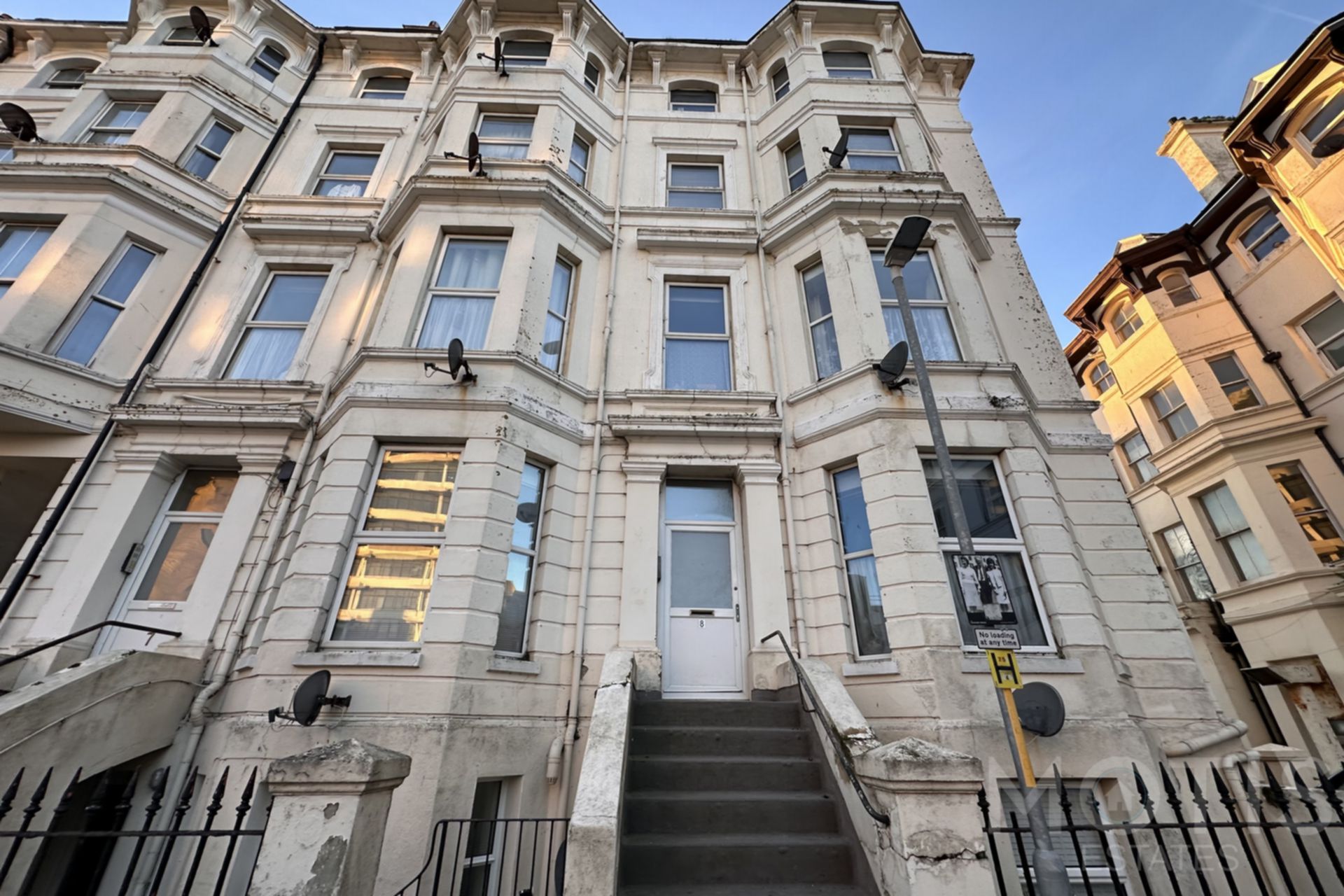 Flat Longford Terrace in Folkestone and Hythe District