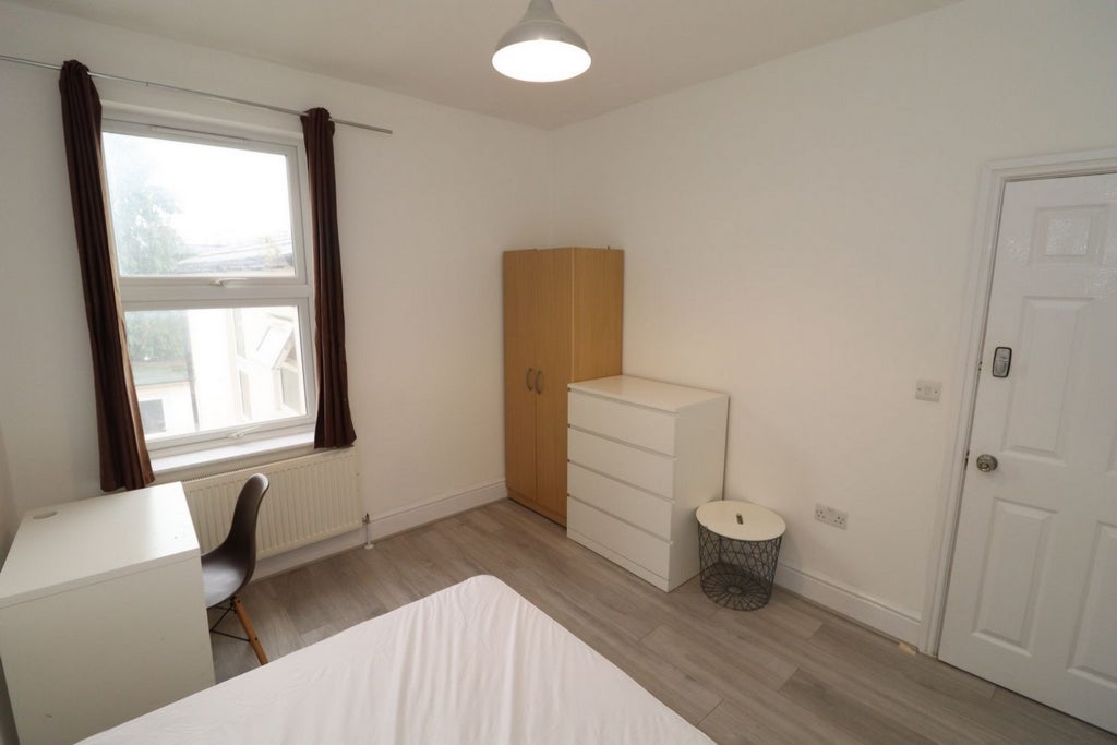Room Globe Road in Greater London