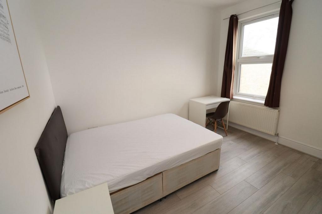 Room Globe Road in Greater London