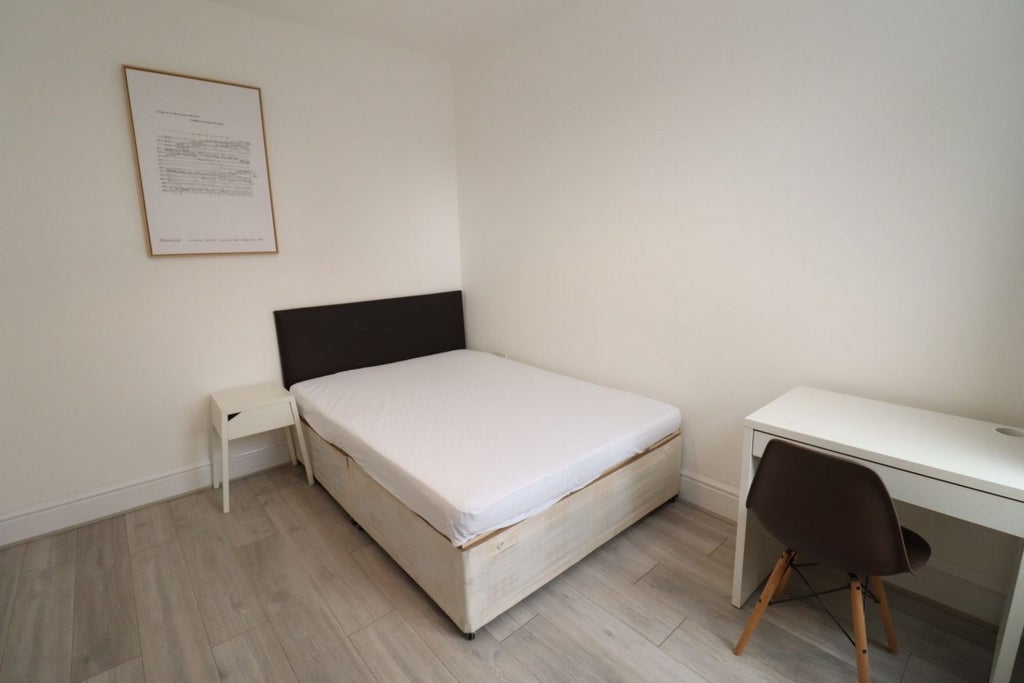 Room Globe Road in Greater London