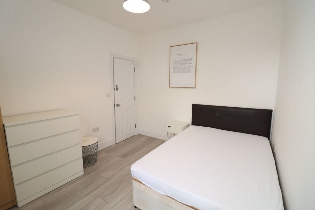 Room Globe Road in Greater London