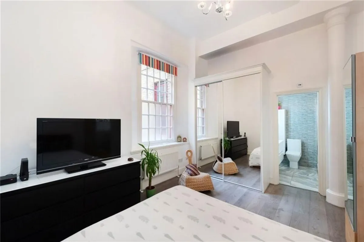Flat FitzHerbert Walk in Greater London