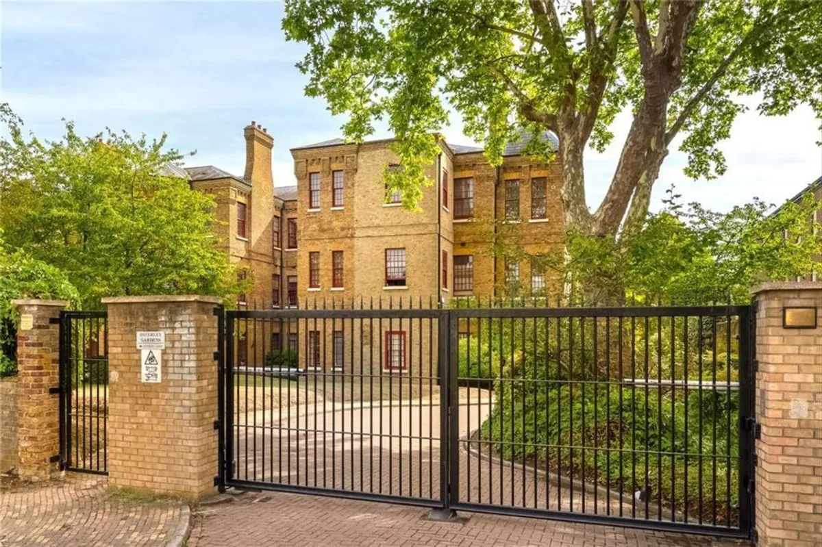 Flat FitzHerbert Walk in Greater London