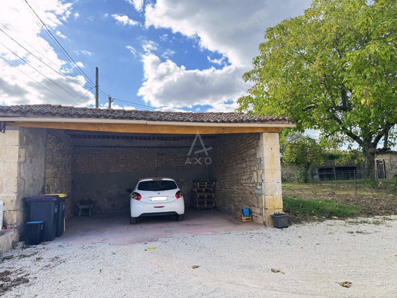 Maison Place de l'Abbé Jolly à Mouthiers-sur-Boëme