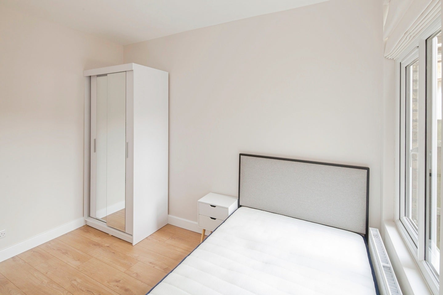 Room Wearside Road in Greater London