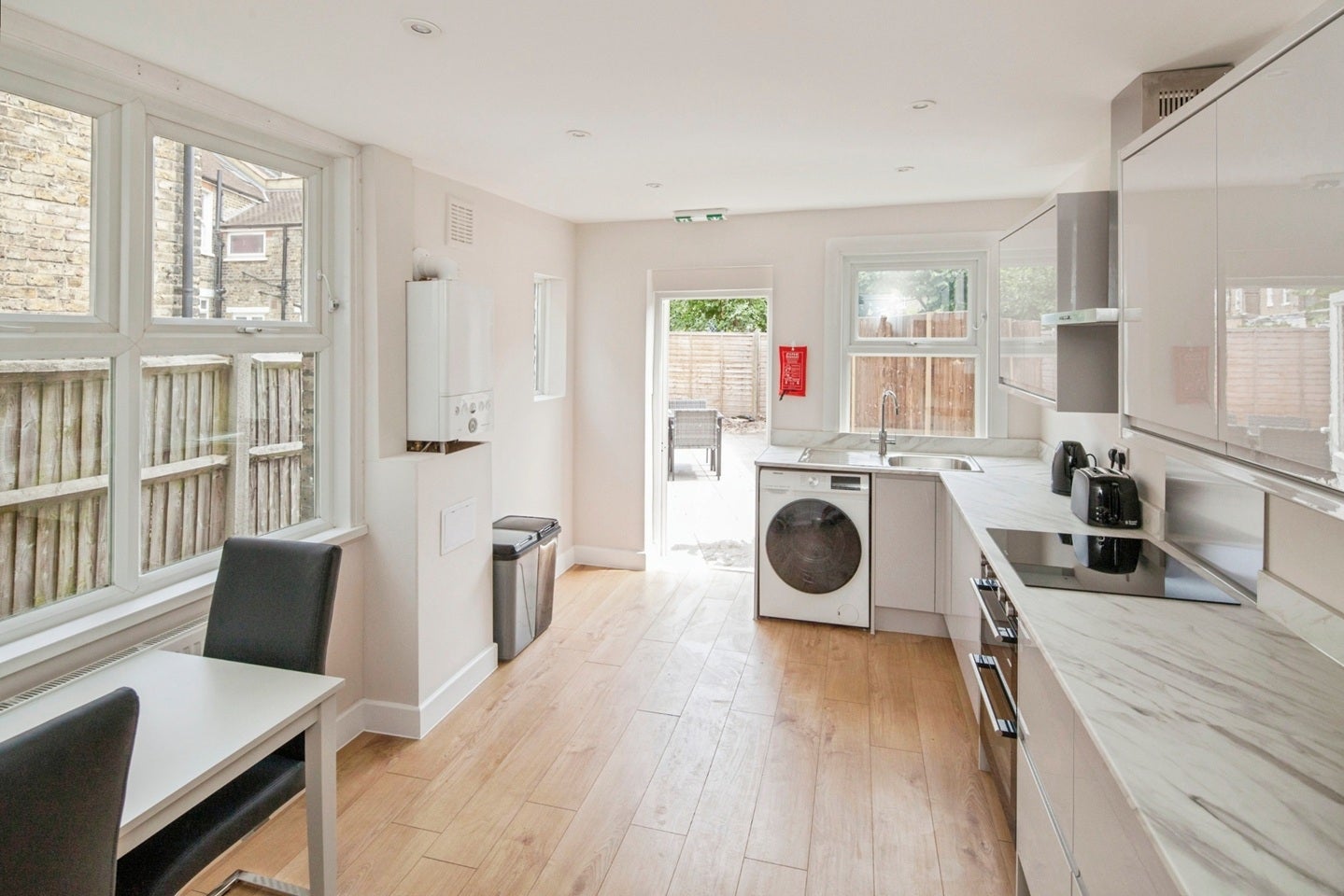 Room Wearside Road in Greater London