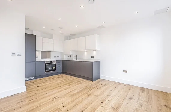 Flat Saint John's Hill in Greater London
