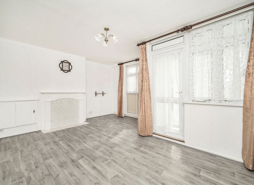 Flat Morant Street in Greater London