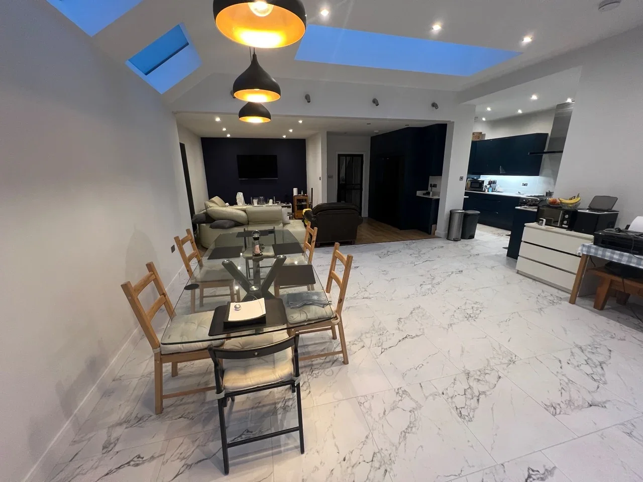 Room Wood End Avenue in Greater London