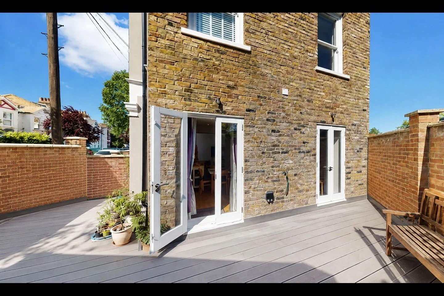 Flat Berrymead Gardens in Greater London