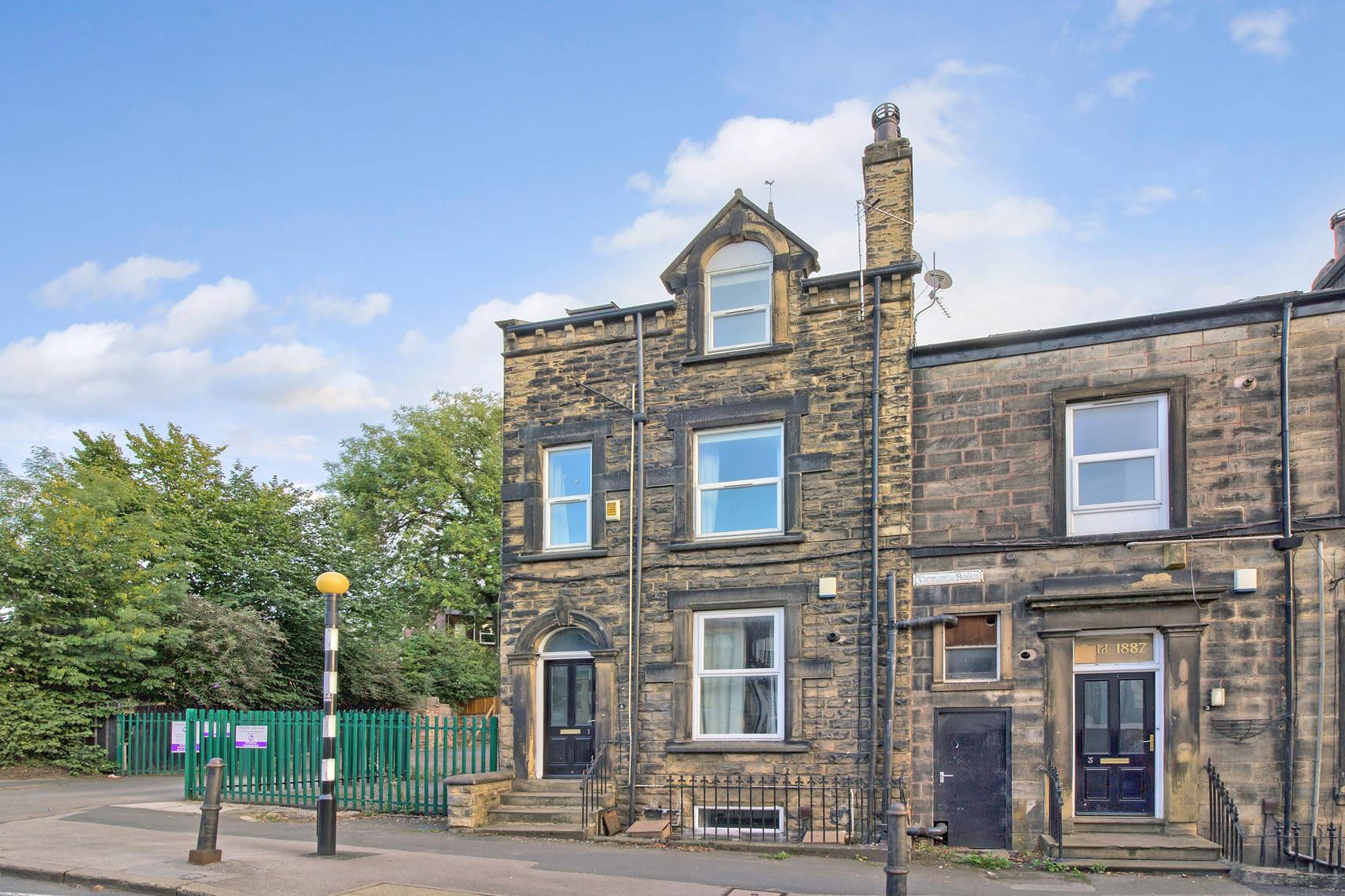 Flat Victoria Road in Leeds