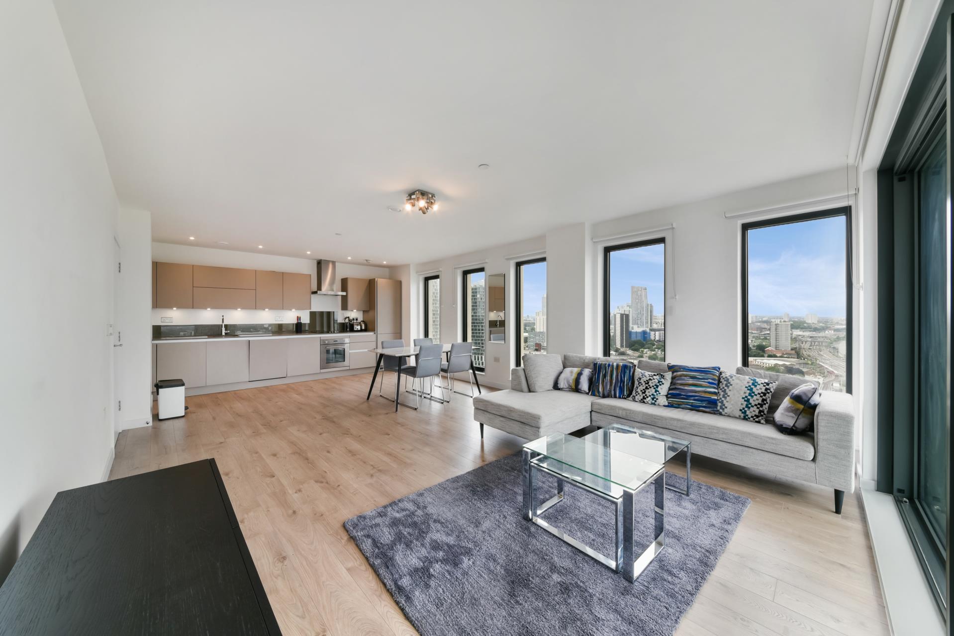 Flat Thornham Grove in Greater London