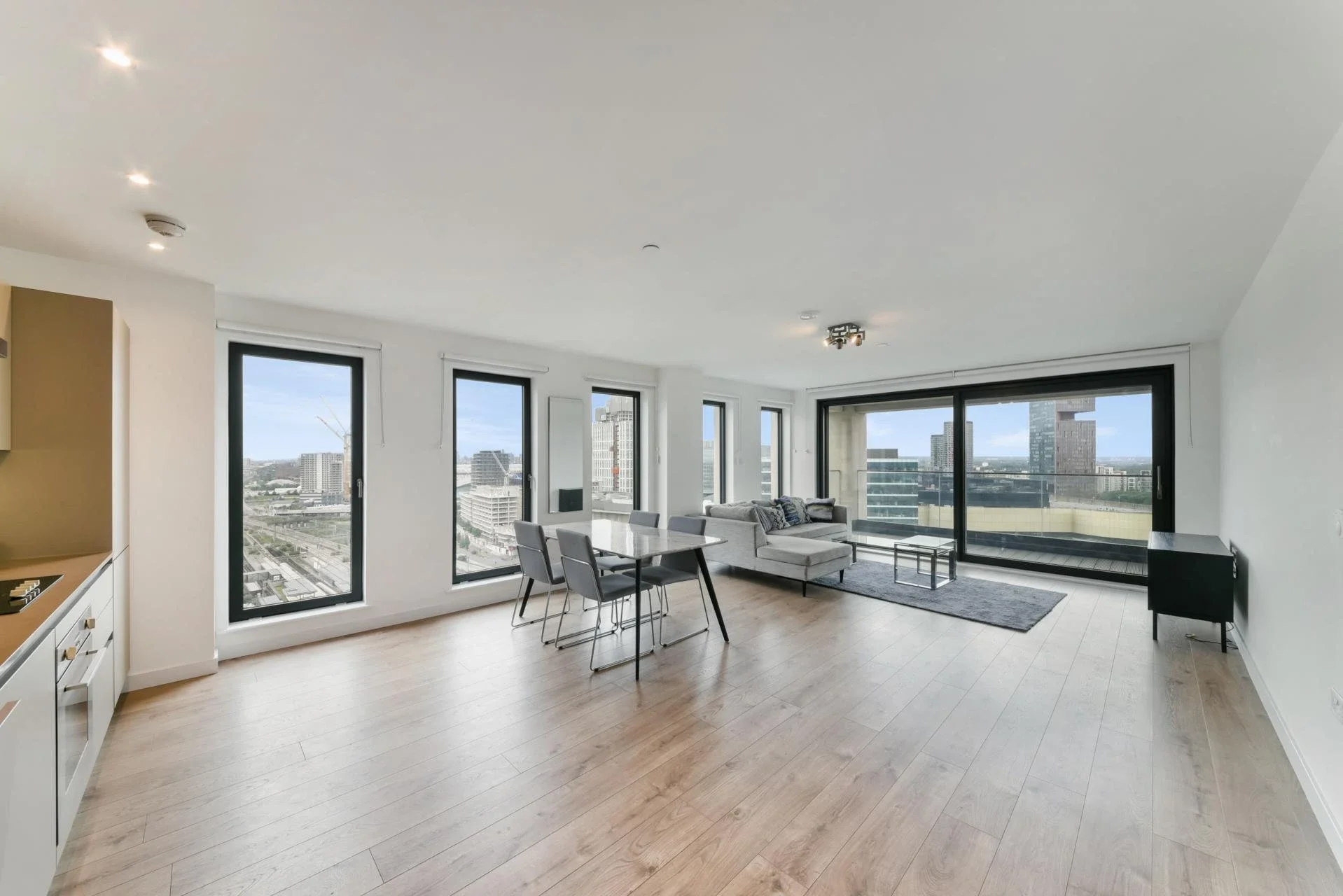 Flat Thornham Grove in Greater London