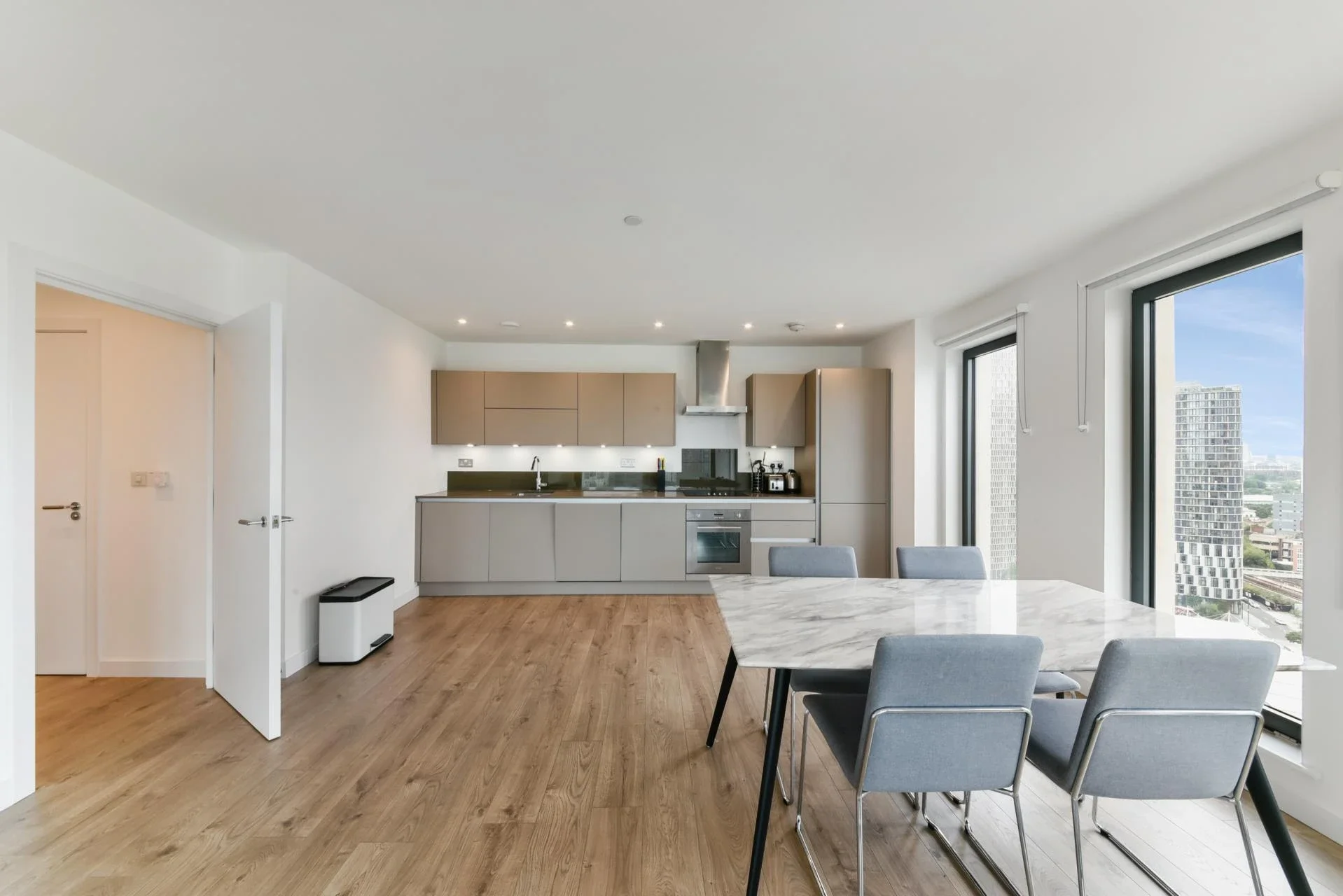 Flat Thornham Grove in Greater London