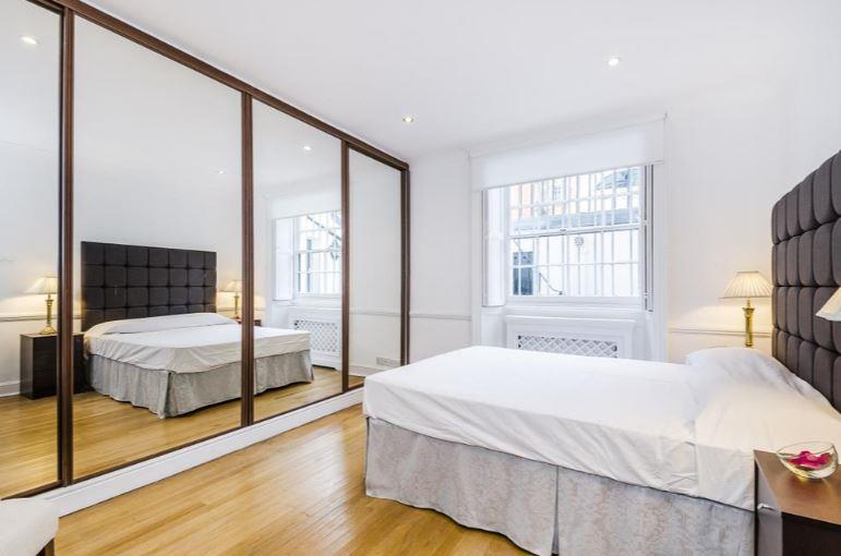 Flat Upper Berkeley Street in City of Westminster