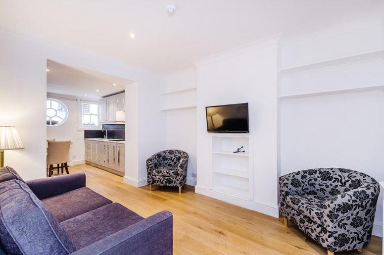 Flat Upper Berkeley Street in City of Westminster