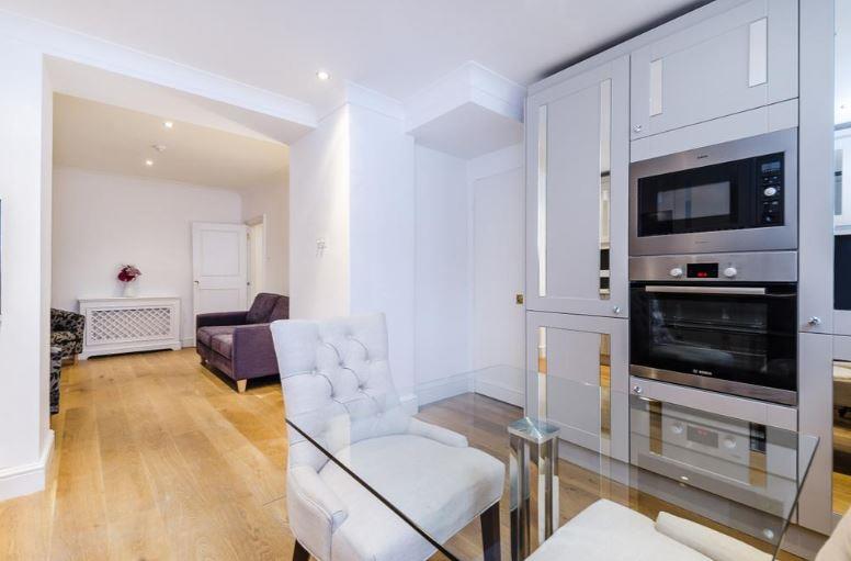 Flat Upper Berkeley Street in City of Westminster