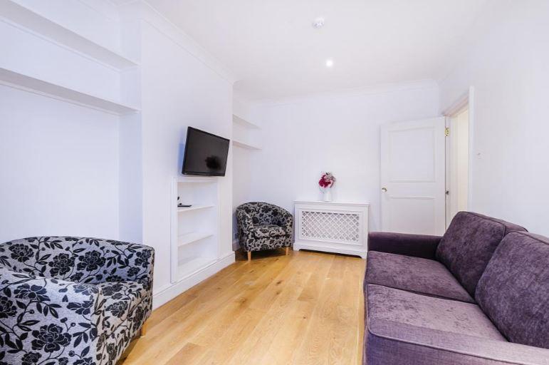 Flat Upper Berkeley Street in City of Westminster