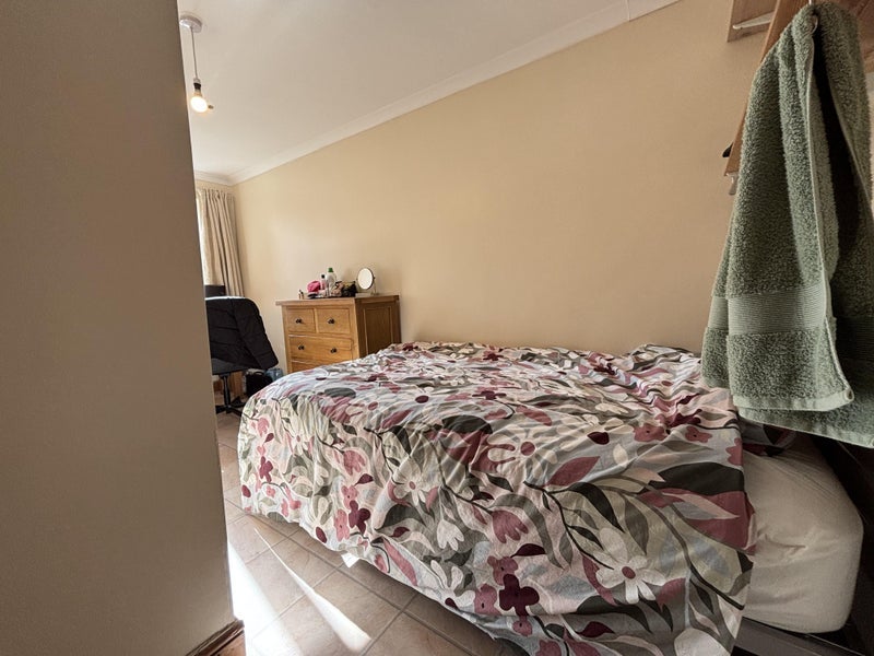 Room Burdett Street in Greater London