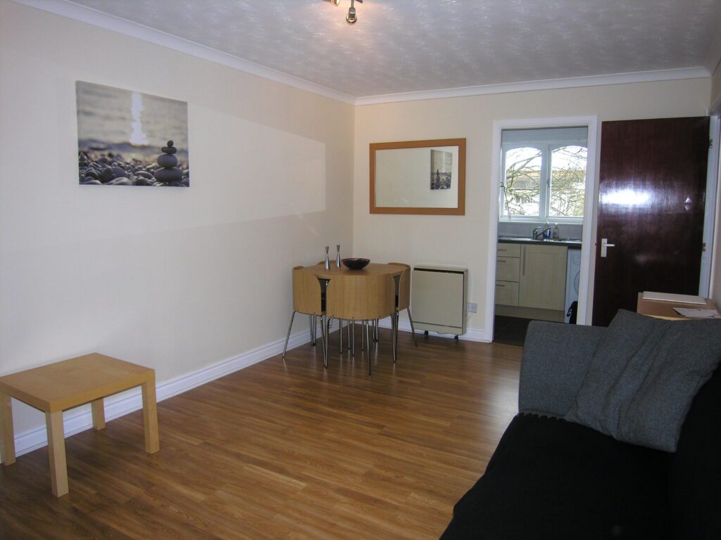 Flat Burnfield Gardens in Giffnock