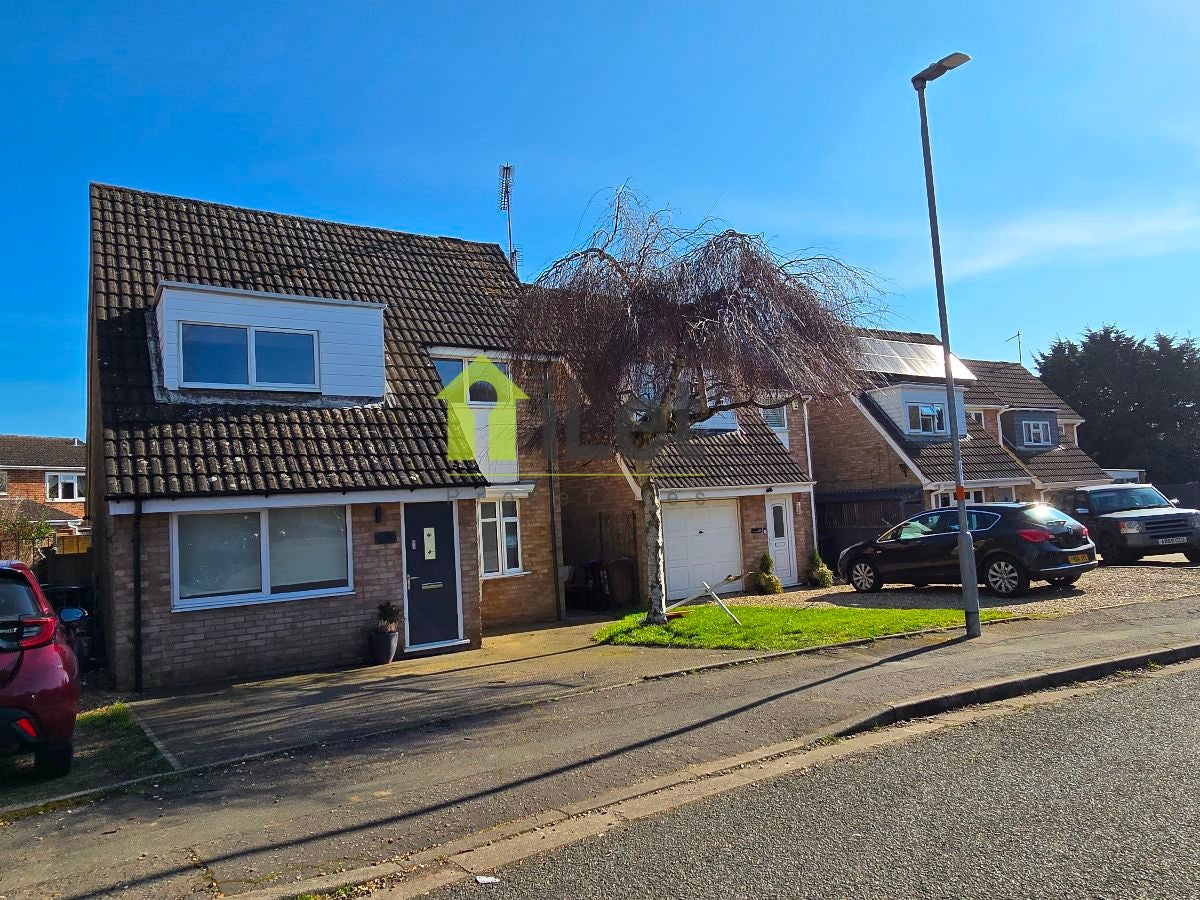 House Westcott Way in Northampton