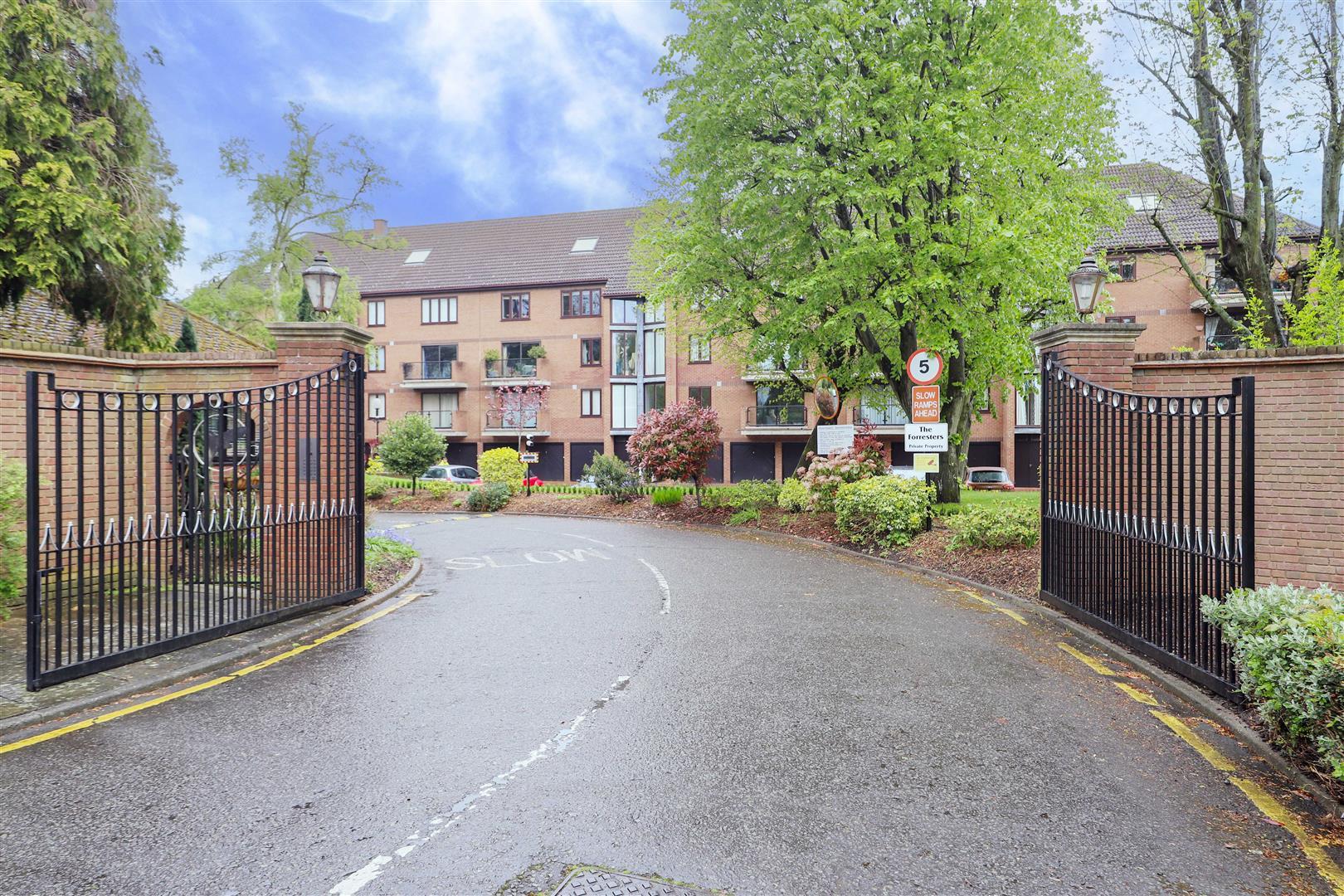 Flat Deane Croft Road in Greater London