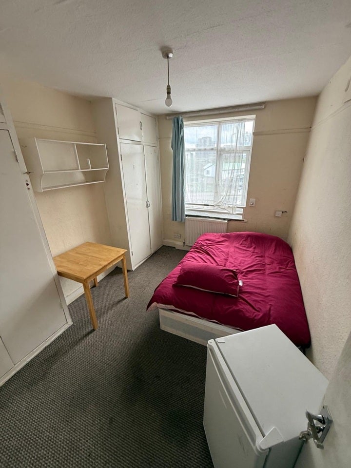 Flat Forty Avenue in Greater London
