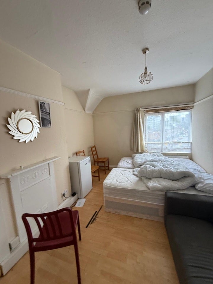 Flat Forty Avenue in Greater London