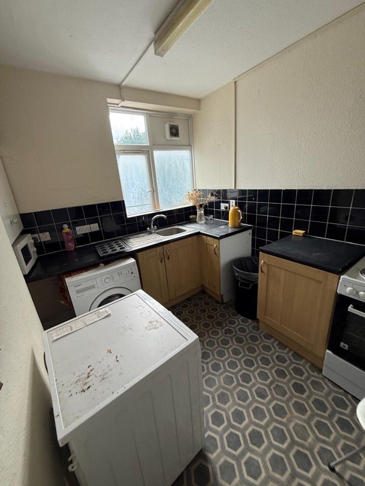 Flat Forty Avenue in Greater London