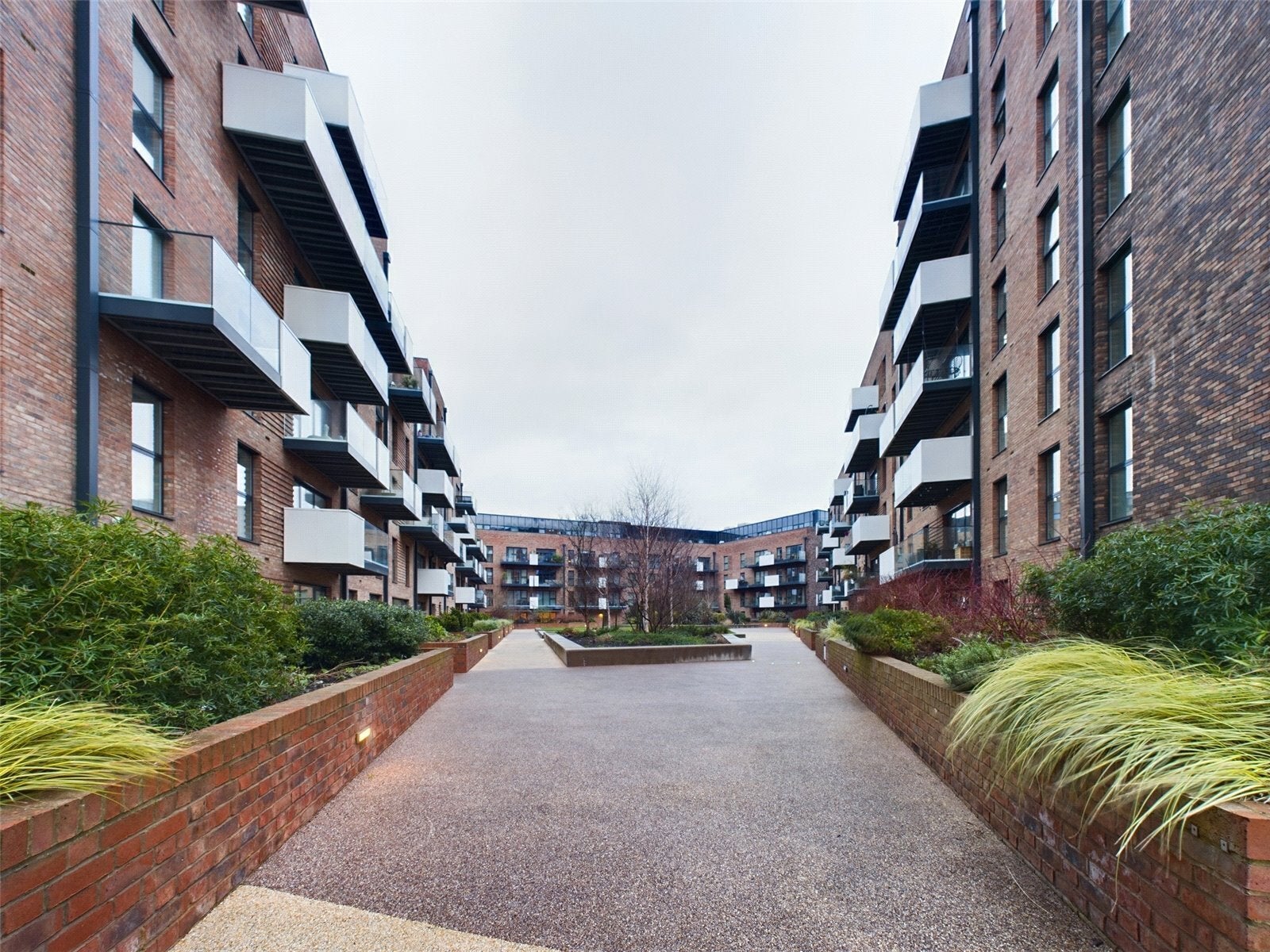 Flat Hatcham Street in Greater London