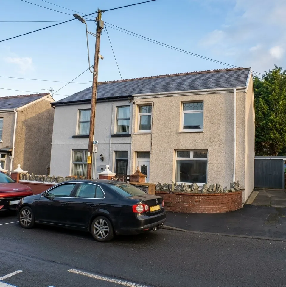 House New Road in Cefn-bryn-brain