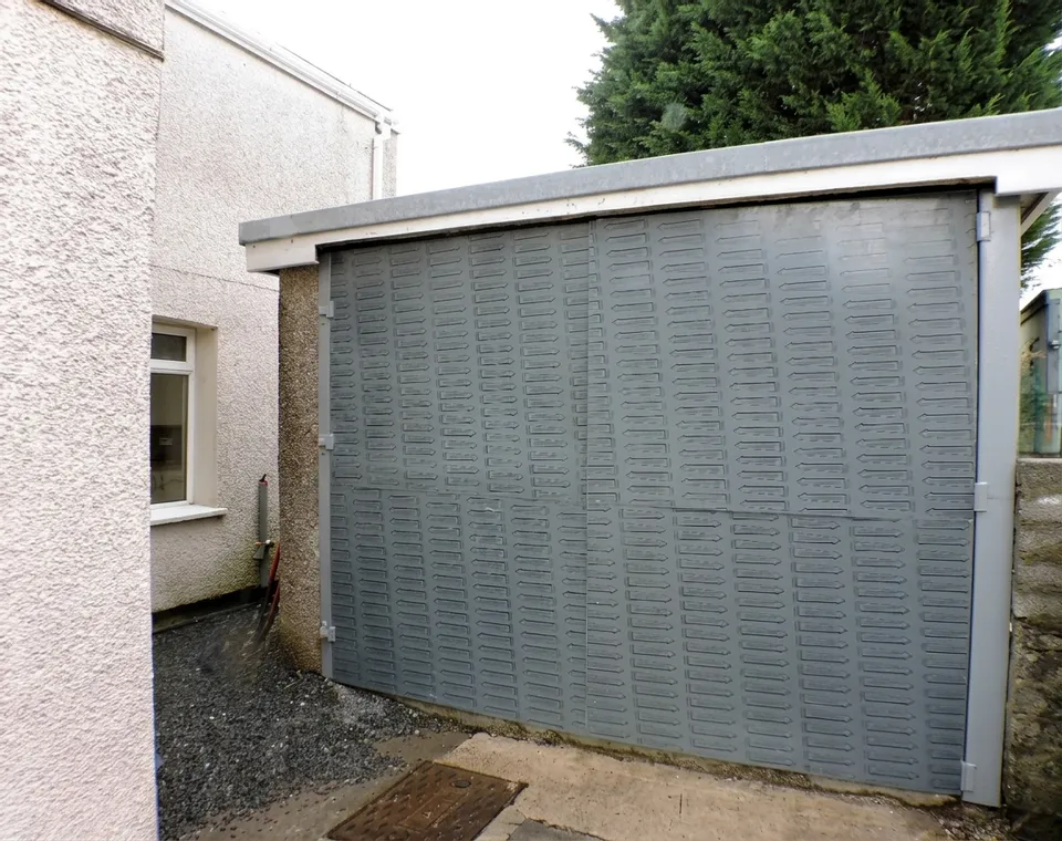 House New Road in Cefn-bryn-brain