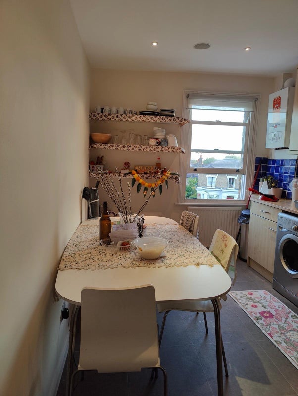 Room Churchfield Road in Greater London