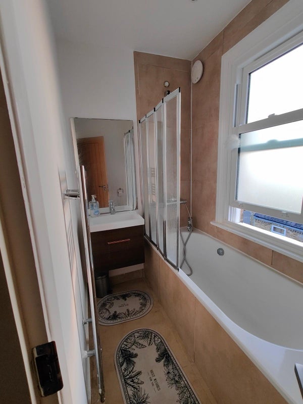Room Churchfield Road in Greater London