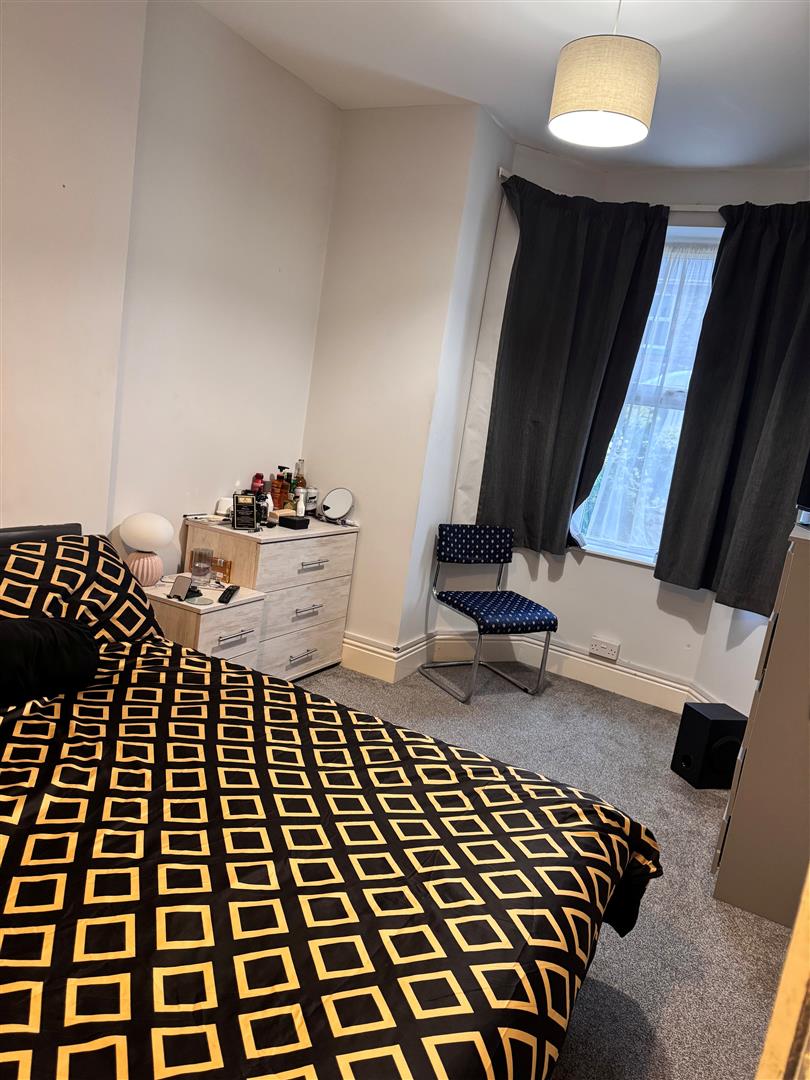 Room Carlton Road in Torquay
