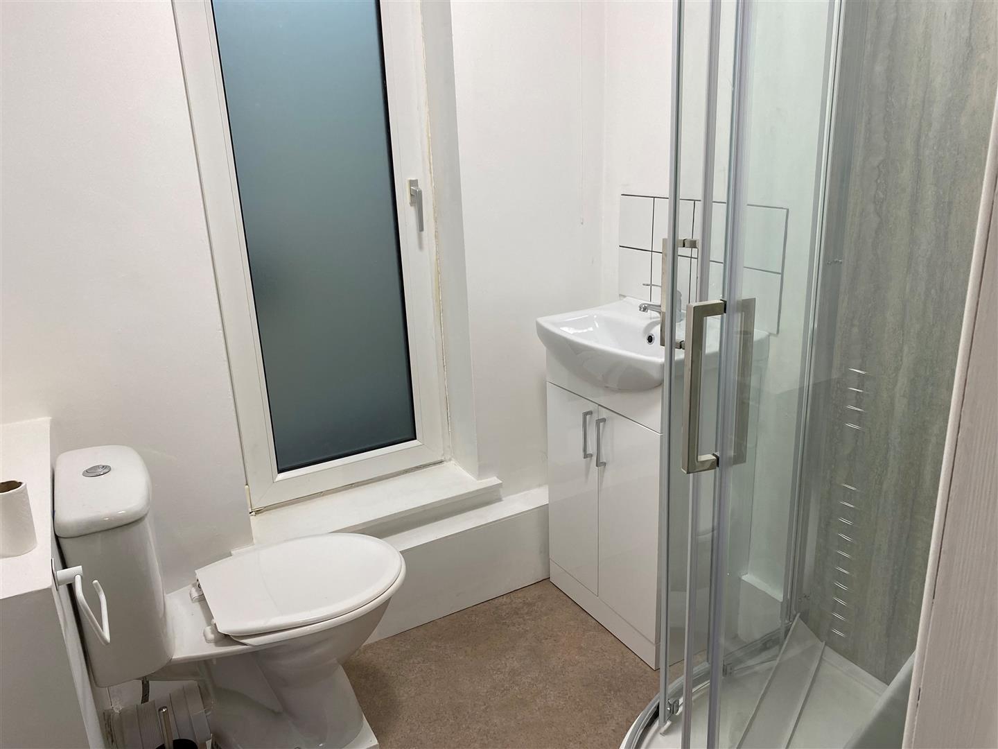 Room Carlton Road in Torquay
